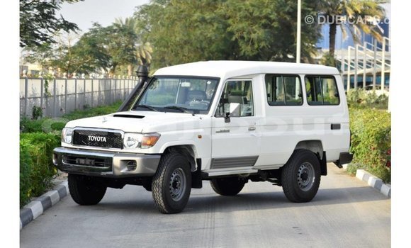 Acheter Import Voiture Toyota Land Cruiser Blanc à Import - Dubai, Ali Sabieh Region Acheter Import Voiture Toyota Land Cruiser Blanc à Import - Dubai, Ali Sabieh Region