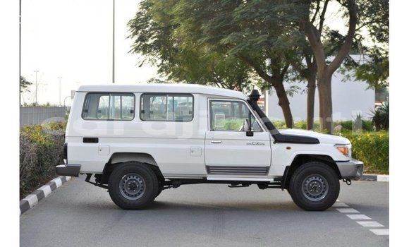 Acheter Import Voiture Toyota Land Cruiser Blanc à Import - Dubai, Ali Sabieh Region Acheter Import Voiture Toyota Land Cruiser Blanc à Import - Dubai, Ali Sabieh Region