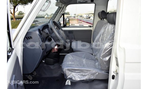 Acheter Import Voiture Toyota Land Cruiser Blanc à Import - Dubai, Ali Sabieh Region Acheter Import Voiture Toyota Land Cruiser Blanc à Import - Dubai, Ali Sabieh Region