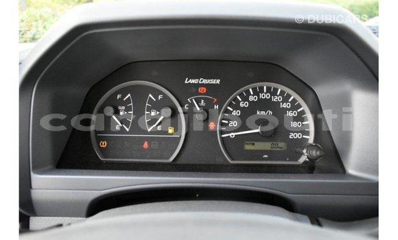 Acheter Import Voiture Toyota Land Cruiser Blanc à Import - Dubai, Ali Sabieh Region Acheter Import Voiture Toyota Land Cruiser Blanc à Import - Dubai, Ali Sabieh Region