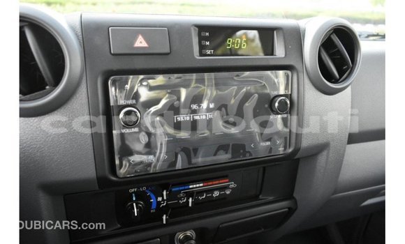 Acheter Import Voiture Toyota Land Cruiser Blanc à Import - Dubai, Ali Sabieh Region Acheter Import Voiture Toyota Land Cruiser Blanc à Import - Dubai, Ali Sabieh Region