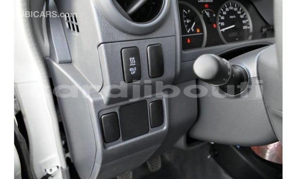 Acheter Import Voiture Toyota Land Cruiser Blanc à Import - Dubai, Ali Sabieh Region Acheter Import Voiture Toyota Land Cruiser Blanc à Import - Dubai, Ali Sabieh Region