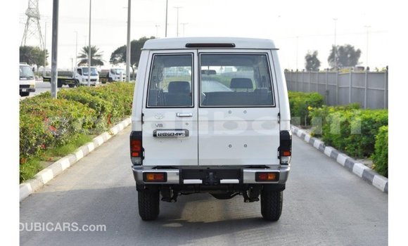 Acheter Import Voiture Toyota Land Cruiser Blanc à Import - Dubai, Ali Sabieh Region Acheter Import Voiture Toyota Land Cruiser Blanc à Import - Dubai, Ali Sabieh Region