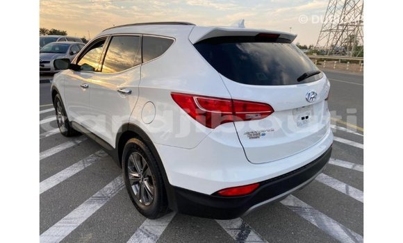 Buy Import Hyundai Santa Fe White Car in Import - Dubai in Ali Sabieh Region Buy Import Hyundai Santa Fe White Car in Import - Dubai in Ali Sabieh Region