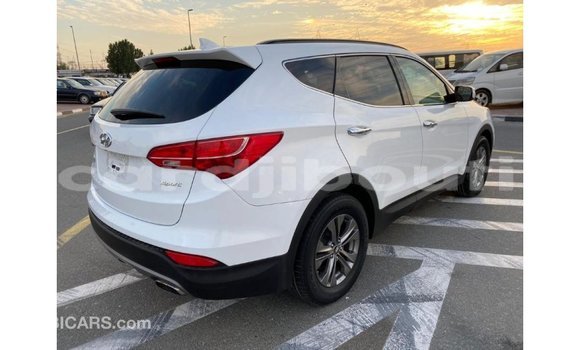 Buy Import Hyundai Santa Fe White Car in Import - Dubai in Ali Sabieh Region Buy Import Hyundai Santa Fe White Car in Import - Dubai in Ali Sabieh Region