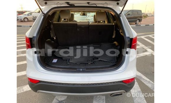 Buy Import Hyundai Santa Fe White Car in Import - Dubai in Ali Sabieh Region Buy Import Hyundai Santa Fe White Car in Import - Dubai in Ali Sabieh Region