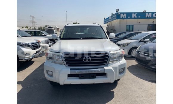 Buy Import Toyota Land Cruiser White Car in Import - Dubai in Ali Sabieh Region Buy Import Toyota Land Cruiser White Car in Import - Dubai in Ali Sabieh Region