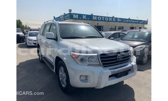 Buy Import Toyota Land Cruiser White Car in Import - Dubai in Ali Sabieh Region Buy Import Toyota Land Cruiser White Car in Import - Dubai in Ali Sabieh Region