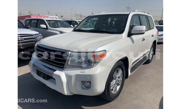 Buy Import Toyota Land Cruiser White Car in Import - Dubai in Ali Sabieh Region Buy Import Toyota Land Cruiser White Car in Import - Dubai in Ali Sabieh Region