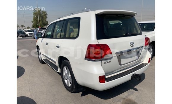 Buy Import Toyota Land Cruiser White Car in Import - Dubai in Ali Sabieh Region Buy Import Toyota Land Cruiser White Car in Import - Dubai in Ali Sabieh Region