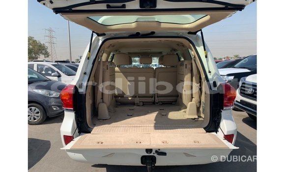 Buy Import Toyota Land Cruiser White Car in Import - Dubai in Ali Sabieh Region Buy Import Toyota Land Cruiser White Car in Import - Dubai in Ali Sabieh Region
