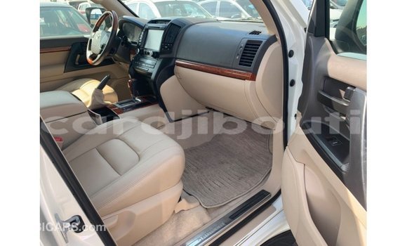 Buy Import Toyota Land Cruiser White Car in Import - Dubai in Ali Sabieh Region Buy Import Toyota Land Cruiser White Car in Import - Dubai in Ali Sabieh Region
