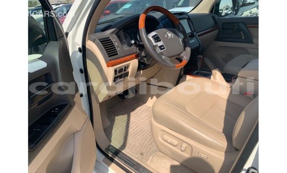 Buy Import Toyota Land Cruiser White Car in Import - Dubai in Ali Sabieh Region Buy Import Toyota Land Cruiser White Car in Import - Dubai in Ali Sabieh Region