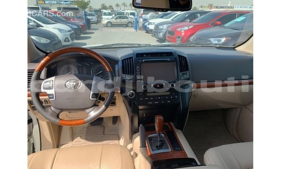 Buy Import Toyota Land Cruiser White Car in Import - Dubai in Ali Sabieh Region Buy Import Toyota Land Cruiser White Car in Import - Dubai in Ali Sabieh Region
