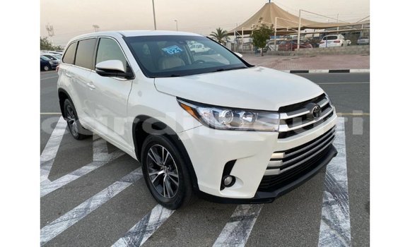 Buy Import Toyota Highlander White Car in Import - Dubai in Ali Sabieh Region Buy Import Toyota Highlander White Car in Import - Dubai in Ali Sabieh Region
