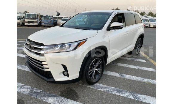 Buy Import Toyota Highlander White Car in Import - Dubai in Ali Sabieh Region Buy Import Toyota Highlander White Car in Import - Dubai in Ali Sabieh Region
