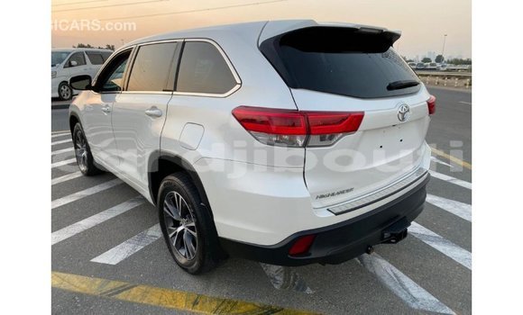 Buy Import Toyota Highlander White Car in Import - Dubai in Ali Sabieh Region Buy Import Toyota Highlander White Car in Import - Dubai in Ali Sabieh Region