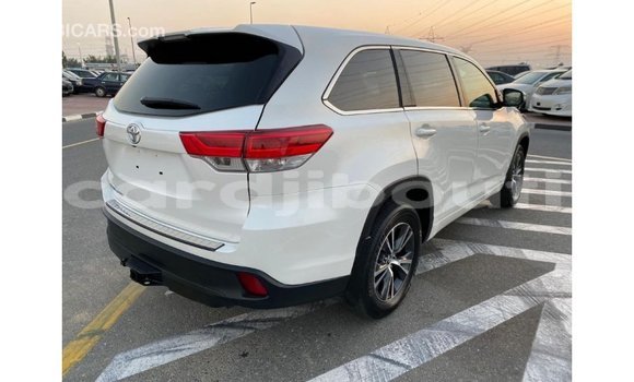 Buy Import Toyota Highlander White Car in Import - Dubai in Ali Sabieh Region Buy Import Toyota Highlander White Car in Import - Dubai in Ali Sabieh Region