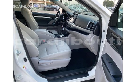 Buy Import Toyota Highlander White Car in Import - Dubai in Ali Sabieh Region Buy Import Toyota Highlander White Car in Import - Dubai in Ali Sabieh Region