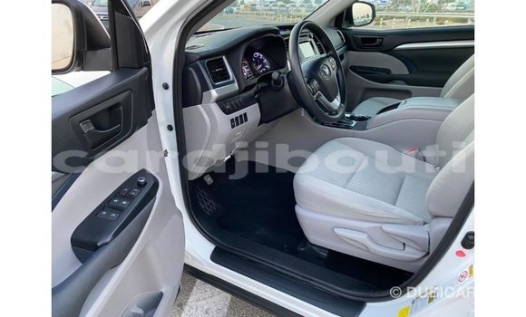 Buy Import Toyota Highlander White Car in Import - Dubai in Ali Sabieh Region Buy Import Toyota Highlander White Car in Import - Dubai in Ali Sabieh Region