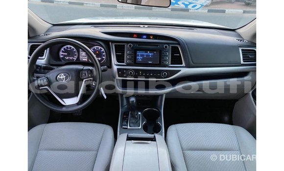 Buy Import Toyota Highlander White Car in Import - Dubai in Ali Sabieh Region Buy Import Toyota Highlander White Car in Import - Dubai in Ali Sabieh Region