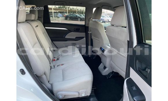 Buy Import Toyota Highlander White Car in Import - Dubai in Ali Sabieh Region Buy Import Toyota Highlander White Car in Import - Dubai in Ali Sabieh Region