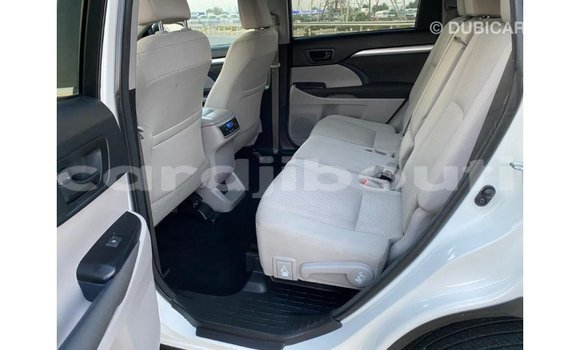 Buy Import Toyota Highlander White Car in Import - Dubai in Ali Sabieh Region Buy Import Toyota Highlander White Car in Import - Dubai in Ali Sabieh Region