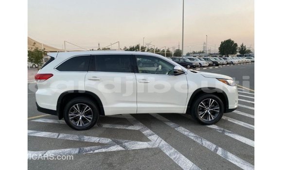 Buy Import Toyota Highlander White Car in Import - Dubai in Ali Sabieh Region Buy Import Toyota Highlander White Car in Import - Dubai in Ali Sabieh Region