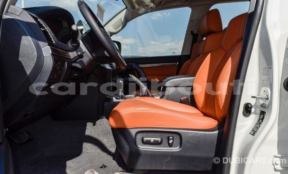 Acheter Import Voiture Toyota Land Cruiser Blanc à Import - Dubai, Ali Sabieh Region Acheter Import Voiture Toyota Land Cruiser Blanc à Import - Dubai, Ali Sabieh Region