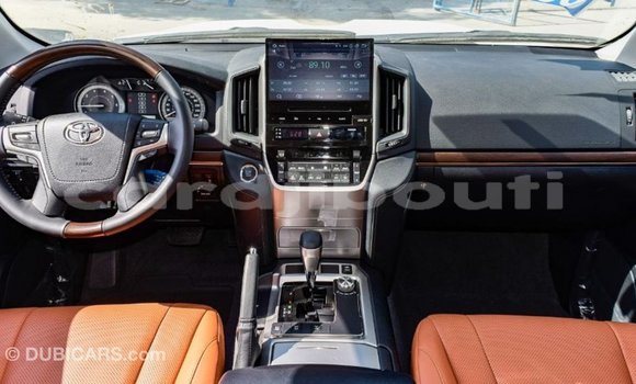 Acheter Import Voiture Toyota Land Cruiser Blanc à Import - Dubai, Ali Sabieh Region Acheter Import Voiture Toyota Land Cruiser Blanc à Import - Dubai, Ali Sabieh Region
