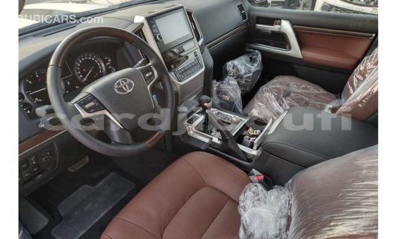 Acheter Import Voiture Toyota Land Cruiser Blanc à Import - Dubai, Ali Sabieh Region Acheter Import Voiture Toyota Land Cruiser Blanc à Import - Dubai, Ali Sabieh Region