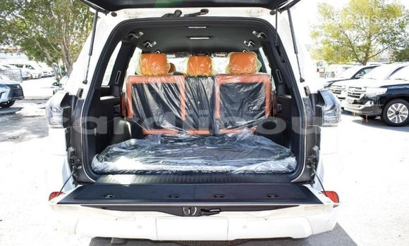 Acheter Import Voiture Lexus LX Blanc à Import - Dubai, Ali Sabieh Region Acheter Import Voiture Lexus LX Blanc à Import - Dubai, Ali Sabieh Region