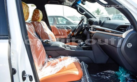 Acheter Import Voiture Lexus LX Blanc à Import - Dubai, Ali Sabieh Region Acheter Import Voiture Lexus LX Blanc à Import - Dubai, Ali Sabieh Region