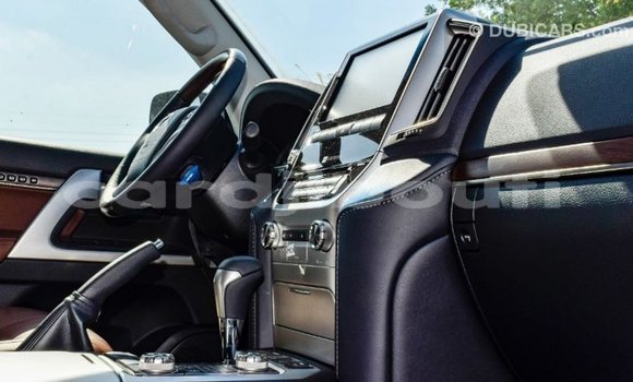 Acheter Import Voiture Toyota Land Cruiser Noir à Import - Dubai, Ali Sabieh Region Acheter Import Voiture Toyota Land Cruiser Noir à Import - Dubai, Ali Sabieh Region