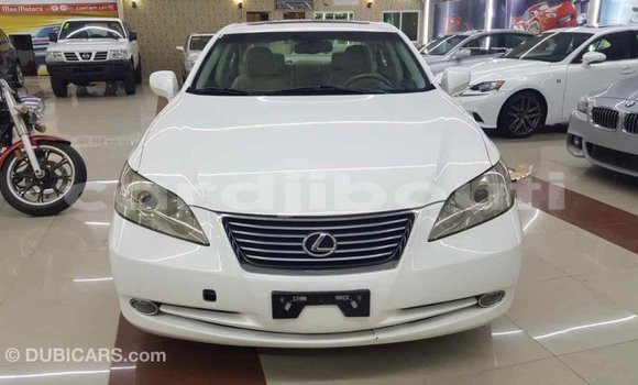 Acheter Import Voiture Lexus ES Blanc à Import - Dubai, Ali Sabieh Region Acheter Import Voiture Lexus ES Blanc à Import - Dubai, Ali Sabieh Region