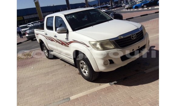 Acheter Import Voiture Toyota Hilux Blanc à Import - Dubai, Ali Sabieh Region Acheter Import Voiture Toyota Hilux Blanc à Import - Dubai, Ali Sabieh Region