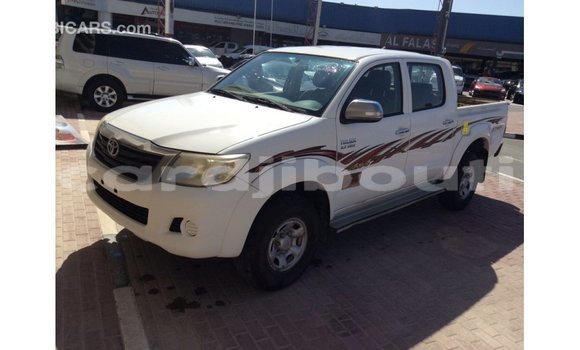 Acheter Import Voiture Toyota Hilux Blanc à Import - Dubai, Ali Sabieh Region Acheter Import Voiture Toyota Hilux Blanc à Import - Dubai, Ali Sabieh Region