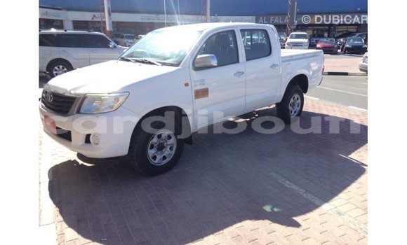 Acheter Import Voiture Toyota Hilux Blanc à Import - Dubai, Ali Sabieh Region Acheter Import Voiture Toyota Hilux Blanc à Import - Dubai, Ali Sabieh Region