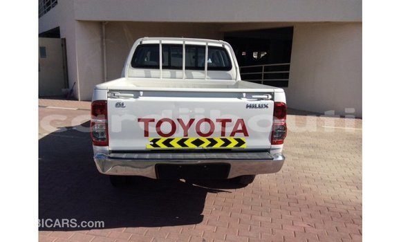 Acheter Import Voiture Toyota Hilux Blanc à Import - Dubai, Ali Sabieh Region Acheter Import Voiture Toyota Hilux Blanc à Import - Dubai, Ali Sabieh Region