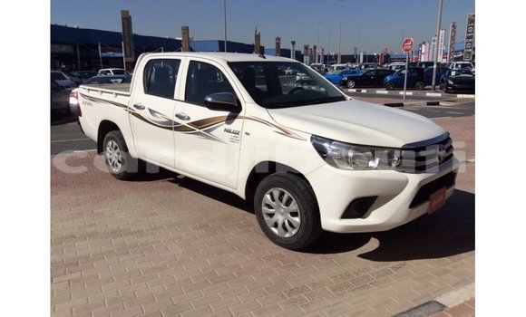 Acheter Import Voiture Toyota Hilux Blanc à Import - Dubai, Ali Sabieh Region Acheter Import Voiture Toyota Hilux Blanc à Import - Dubai, Ali Sabieh Region