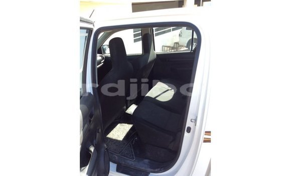 Acheter Import Voiture Toyota Hilux Blanc à Import - Dubai, Ali Sabieh Region Acheter Import Voiture Toyota Hilux Blanc à Import - Dubai, Ali Sabieh Region
