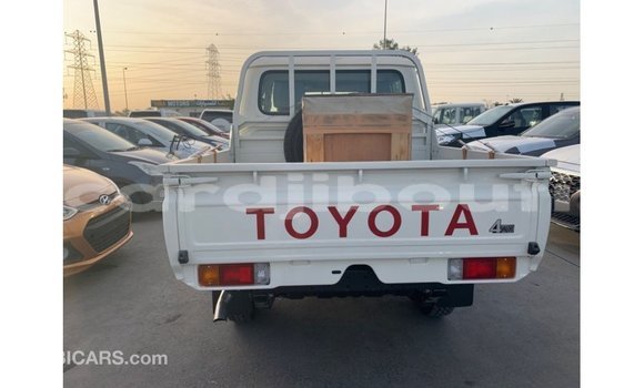 Buy Import Toyota Land Cruiser White Car in Import - Dubai in Ali Sabieh Region Buy Import Toyota Land Cruiser White Car in Import - Dubai in Ali Sabieh Region
