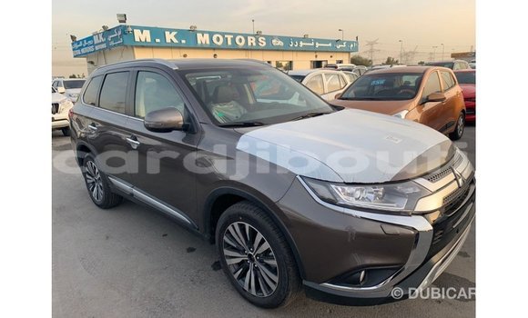 Acheter Import Voiture Mitsubishi Outlander Marron à Import - Dubai, Ali Sabieh Region Acheter Import Voiture Mitsubishi Outlander Marron à Import - Dubai, Ali Sabieh Region