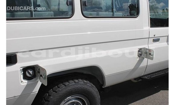 Buy Import Toyota Land Cruiser White Car in Import - Dubai in Ali Sabieh Region Buy Import Toyota Land Cruiser White Car in Import - Dubai in Ali Sabieh Region