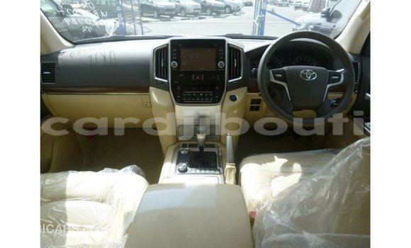 Acheter Import Voiture Toyota Land Cruiser Blanc à Import - Dubai, Ali Sabieh Region Acheter Import Voiture Toyota Land Cruiser Blanc à Import - Dubai, Ali Sabieh Region
