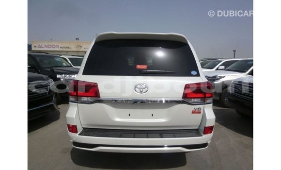 Acheter Import Voiture Toyota Land Cruiser Blanc à Import - Dubai, Ali Sabieh Region Acheter Import Voiture Toyota Land Cruiser Blanc à Import - Dubai, Ali Sabieh Region