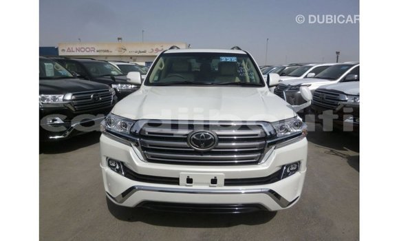 Acheter Import Voiture Toyota Land Cruiser Blanc à Import - Dubai, Ali Sabieh Region Acheter Import Voiture Toyota Land Cruiser Blanc à Import - Dubai, Ali Sabieh Region