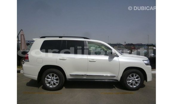 Acheter Import Voiture Toyota Land Cruiser Blanc à Import - Dubai, Ali Sabieh Region Acheter Import Voiture Toyota Land Cruiser Blanc à Import - Dubai, Ali Sabieh Region