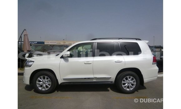 Acheter Import Voiture Toyota Land Cruiser Blanc à Import - Dubai, Ali Sabieh Region Acheter Import Voiture Toyota Land Cruiser Blanc à Import - Dubai, Ali Sabieh Region