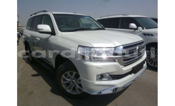 Acheter Import Voiture Toyota Land Cruiser Blanc à Import - Dubai, Ali Sabieh Region Acheter Import Voiture Toyota Land Cruiser Blanc à Import - Dubai, Ali Sabieh Region